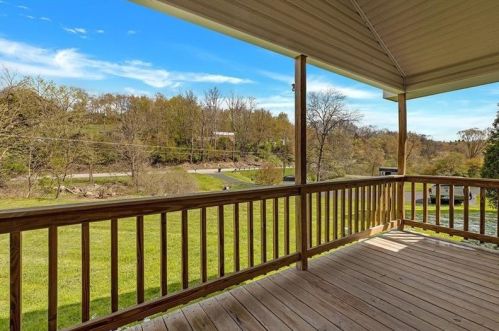 264 Lindsay Rd, Zelienople PA  16063-3210 exterior