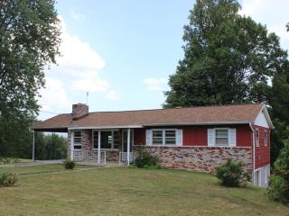38 Hartshorn Dr, Biltmore Lake, NC 28715-9629
