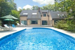7 Scrimshaw Dr, South Hampton, NY 11968-1009