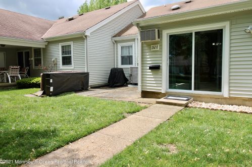 152 Cours De Pasteur, East Freehold NJ  07728-5219 exterior