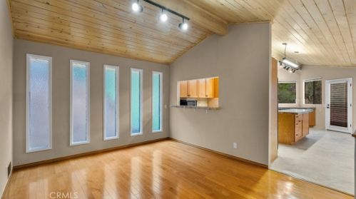 1942 Los Encinos Ave, Glendale CA  91208-2113 exterior