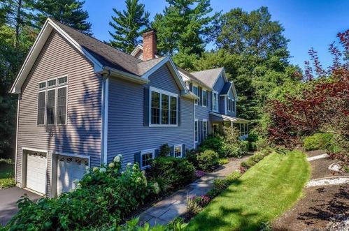 10 Pearl St, Sandy Hook, CT 06482-1248