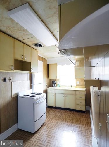 326 Liberty St, Charles Town WV  25414-1828 exterior