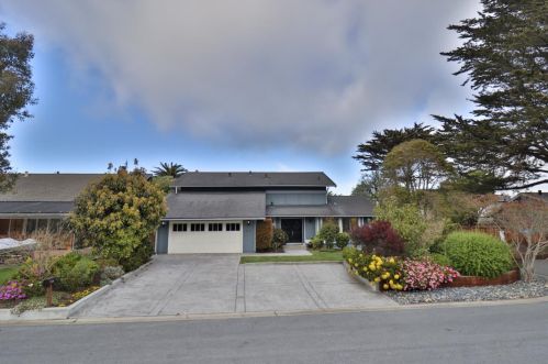2060 Avignon Pl, Princeton By The Sea, CA 94019-1431