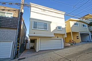 205 38th Pl, Manhattan Beach CA  90266-3107 exterior