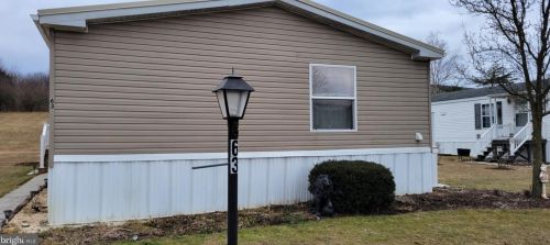 63 Meadowview Dr, Paradise Park, PA 17068-9769
