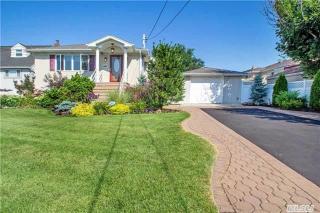 3505 Riverside Dr, Rockville Centre, NY 11572-3617