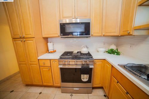 1610 14th St, Oakland CA  94607-1512 exterior