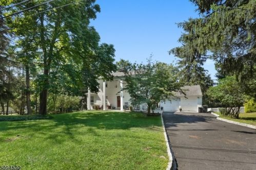 18 Sylvan Dr, Greystone Park, NJ 07950-1926