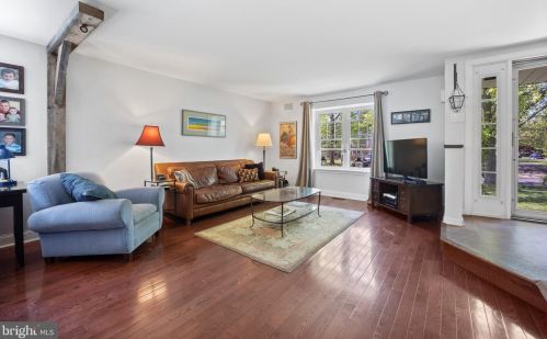 4 Pearl Dr, Gardenville PA  18901-3347 exterior