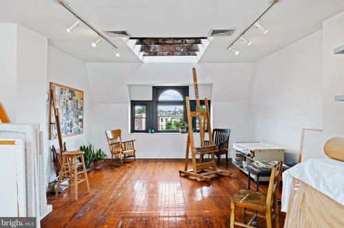 1708 Green St, Philadelphia PA 19130-7023 exterior