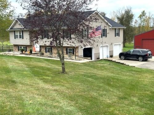 7155 Frazeysburg Rd, Nashport, OH 43830-9078