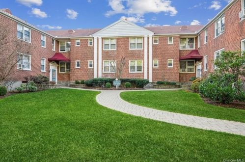2 Bryant Cres, White Plains, NY 10605-2638