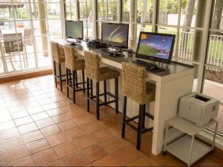 3101 Emerald Pointe Dr, Hollywood FL  33021-3064 exterior