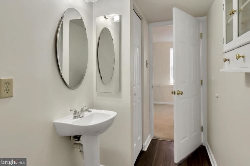 6 Terry Ct, New Castle DE  19720-7697 exterior