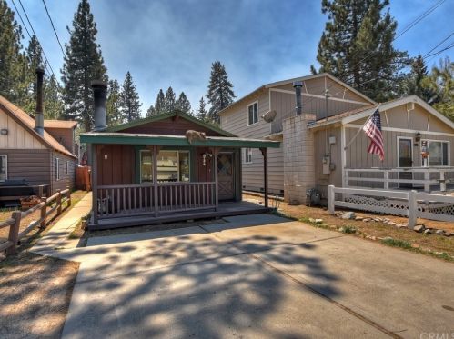 926 Country Club Blvd, Big Bear City, CA 92314-9048