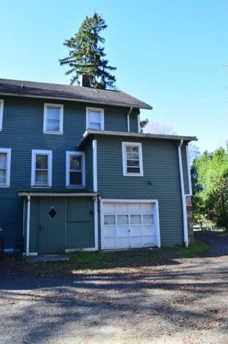 13 Pleasant St, Woodbury CT  06798-2927 exterior