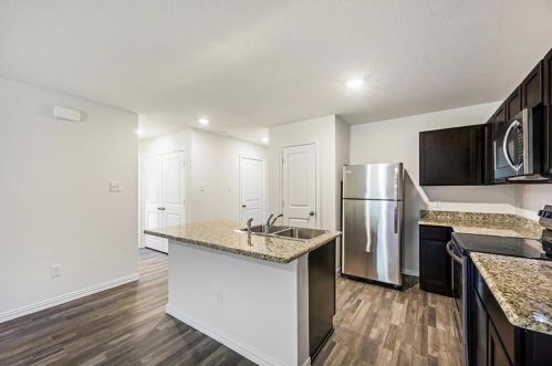 2208 Sayle St, Greenville TX  75401-3138 exterior