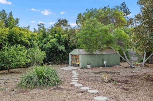 3304 Silver Oak Ln, Vista CA  92084-6614 exterior