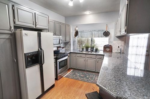 22924 White Pine Pl, Santa Clarita CA  91390-4120 exterior