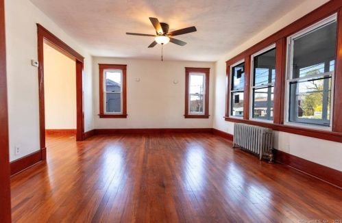 46 Sander St, United States Coast Guard Ac CT  06320-3320 exterior