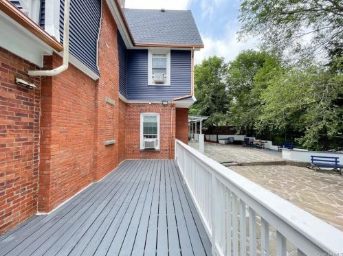 2 Linden Pl, Middletown NY  10940-4824 exterior