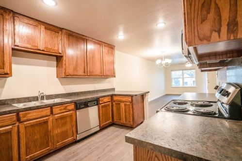 1319 Maddox Ave, Fort Worth, TX 76104-5748