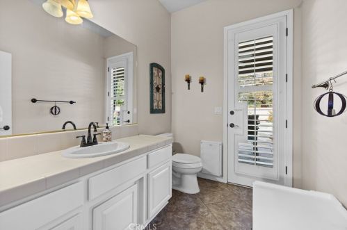 10504 Chesterfield Ct, Bakersfield CA 93311-3722 exterior