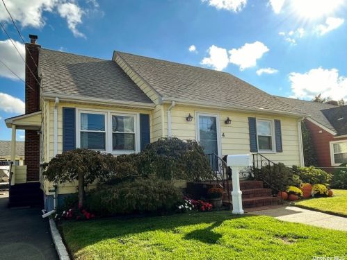 4 Sheppard St, Muttontown, NY 11545-1816
