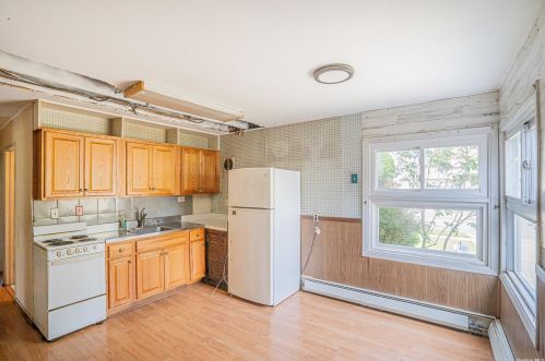235 Friends Ln, Westbury, NY 11590-6556