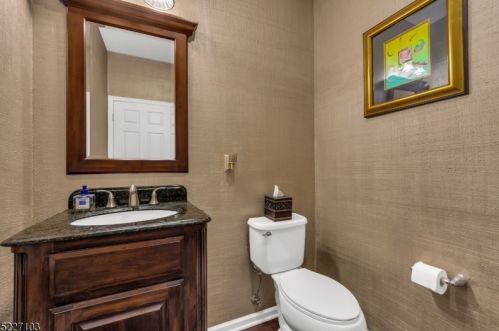 16 Greenwich Ct, Mount Olive NJ  07828-2452 exterior