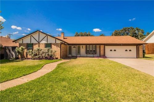 604 Cumberland Dr, Hurst, TX 76054-2718