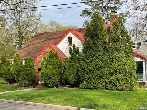 903 Phelps Rd, Teaneck NJ  07666-5622 exterior