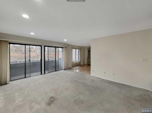 149 Indian Hollow Ct, Mahwah NJ  07430-2275 exterior