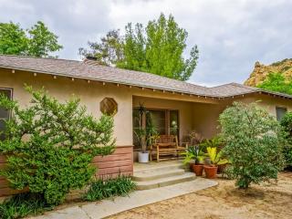 10859 Andora Ave, Chatsworth CA  91311-1304 exterior