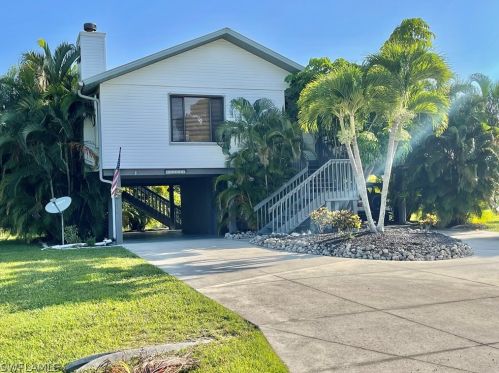 4464 Lake Heather Cir, Saint James City, FL 33956-2614