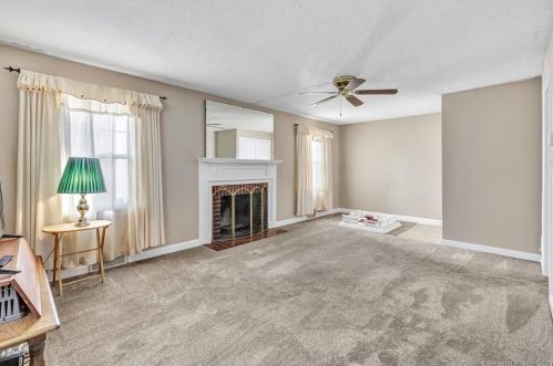 186 Margherita Lawn, Stratford CT  06615-7546 exterior