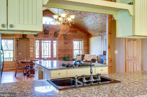 3714 Mountain Rd, Haymarket VA  20169-1739 exterior