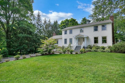 6 Coventry Ln, Riverside CT  06878-1803 exterior