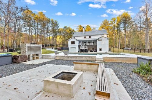 215 Diamond Pt, Fayetteville GA  30215-5149 exterior