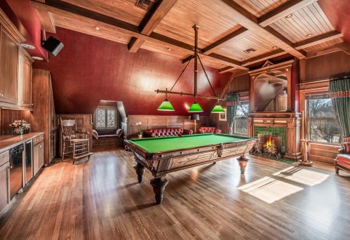 2743 Lake Dr, Milwaukee WI  53211-3851 exterior