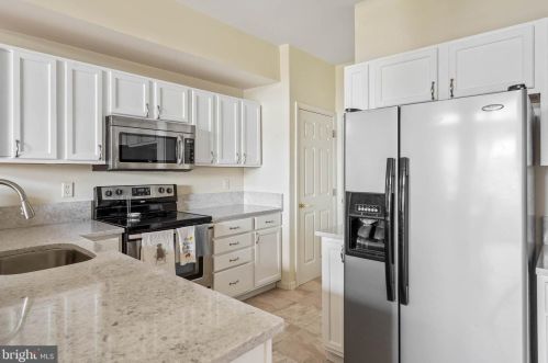268 Lakeside Dr, Lewes, DE 19958-8982