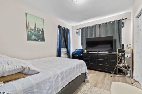 227 Hollywood Ave, East Orange NJ  07018-3941 exterior