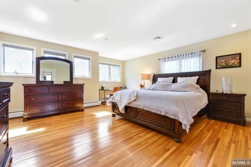 28 Iris Cir, Ridgewood NJ  07452-3428 exterior