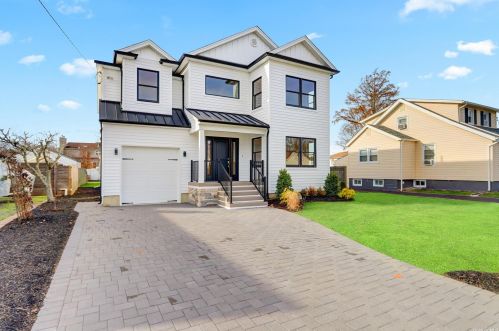 2592 Hewlett Ln, North Bellmore NY  11710-4413 exterior