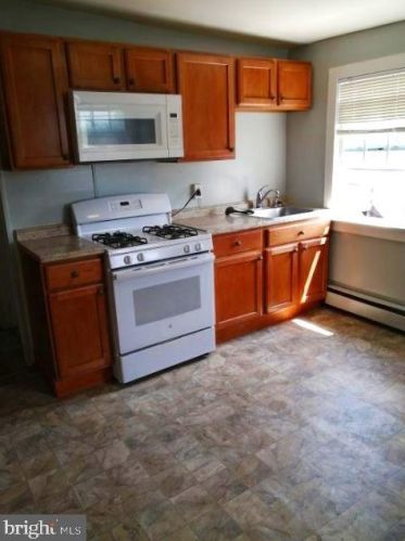 807 Swede St, Norristown, PA 19401-3956