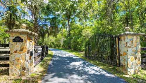 14839 River Rd, Inglis, FL 34449-9257