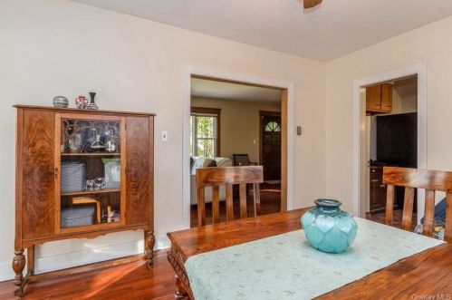 391 Kings Hwy, Valley Cottage NY 10989-1527 exterior