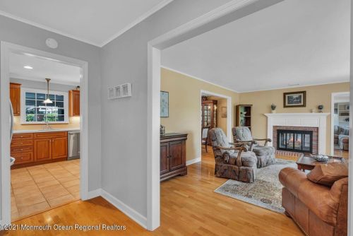 33 Pelican Rd, Middletown NJ  07748-3237 exterior