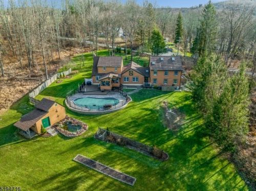 33 Mitchell Rd, Oxford, NJ 07863-3340